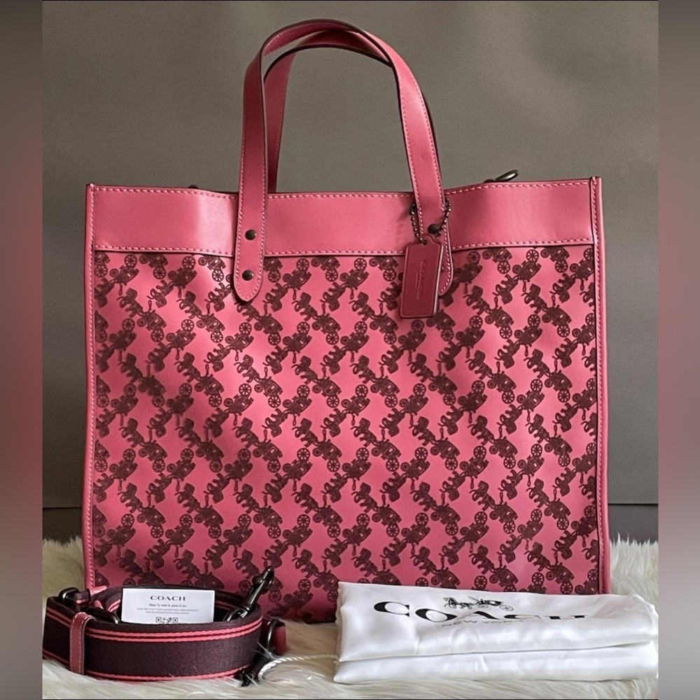 💰SOLD - C6612 - Coach Field Tote 40 with Horse and Carriage - Picture 1 of 11